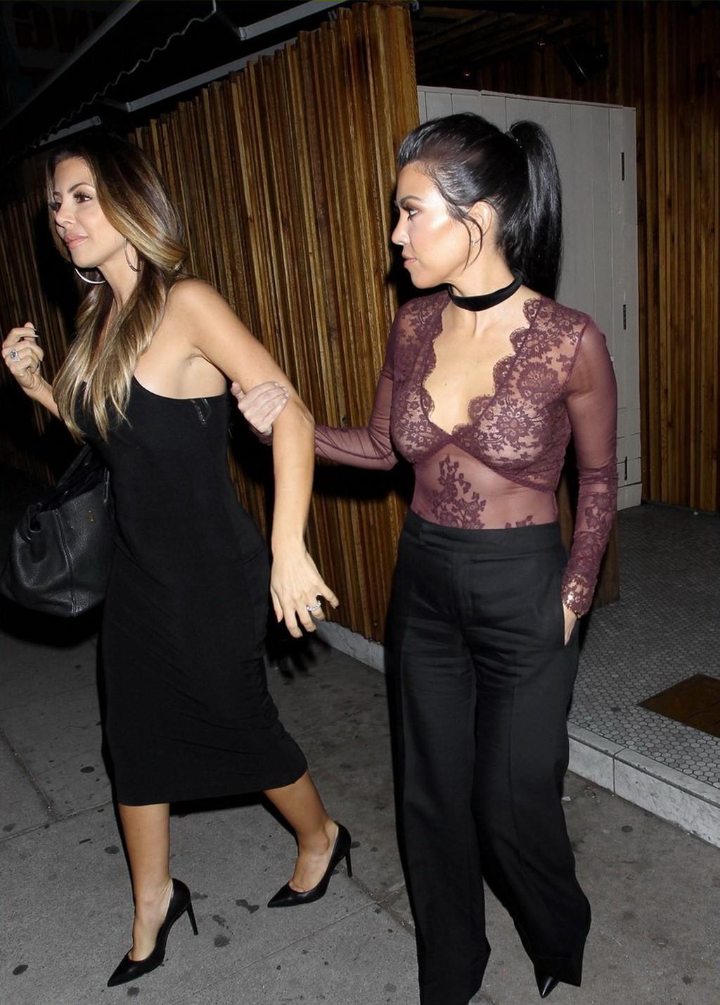 16P Kourtney Kardashian see through to nipples in public