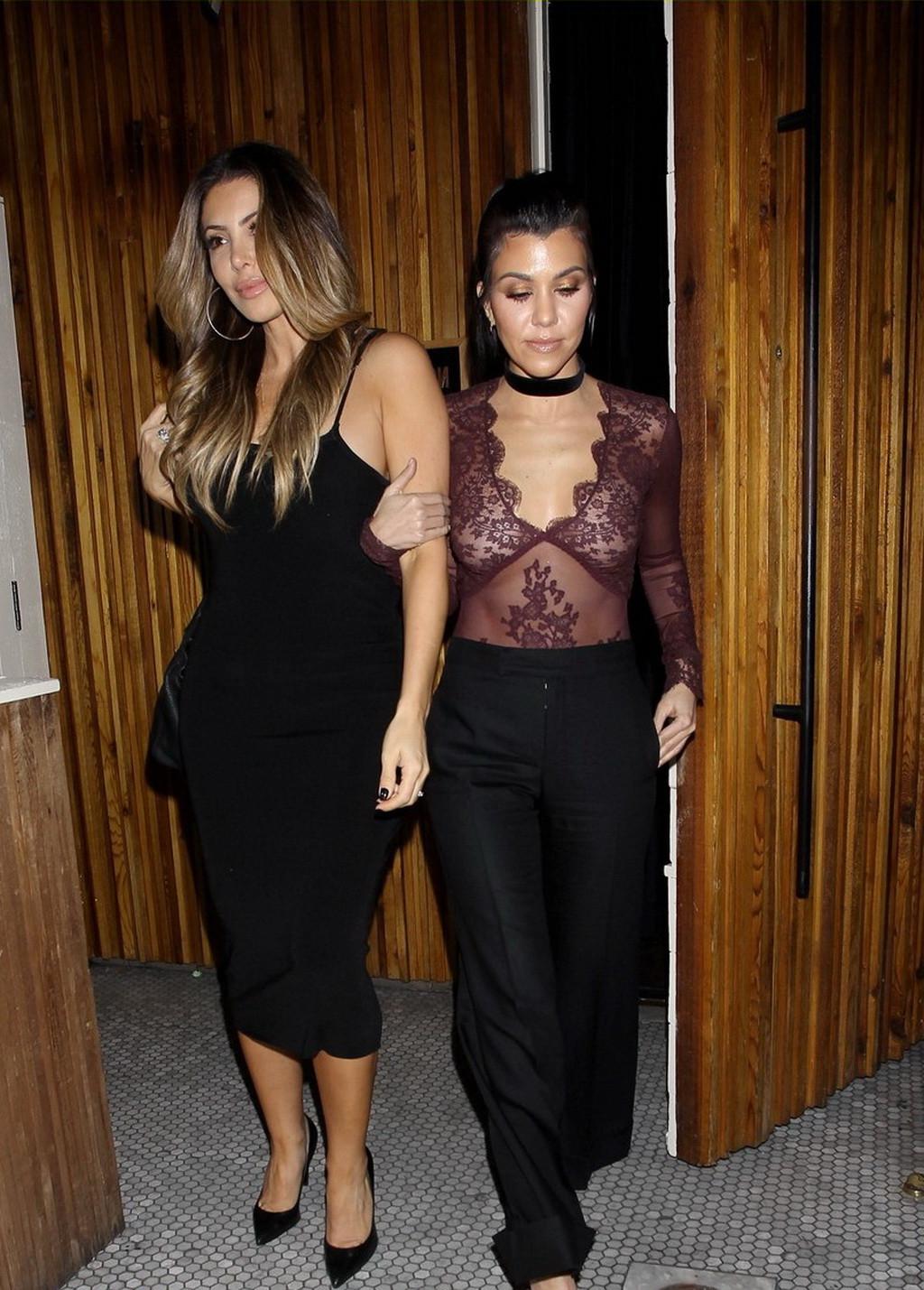 16P Kourtney Kardashian see through to nipples in public