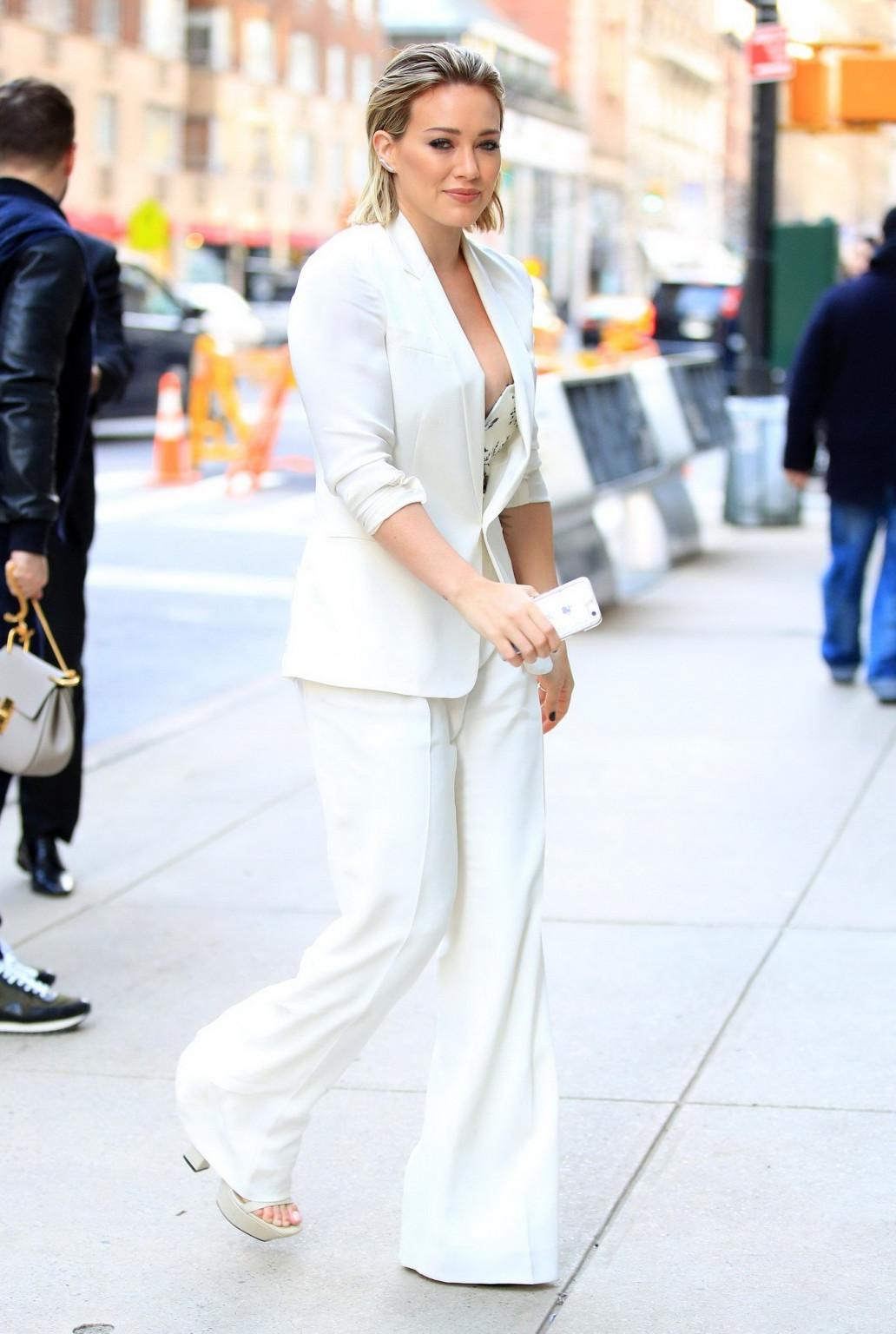 16P Hilary Duff hot nipple peak in white outfit outdoor
