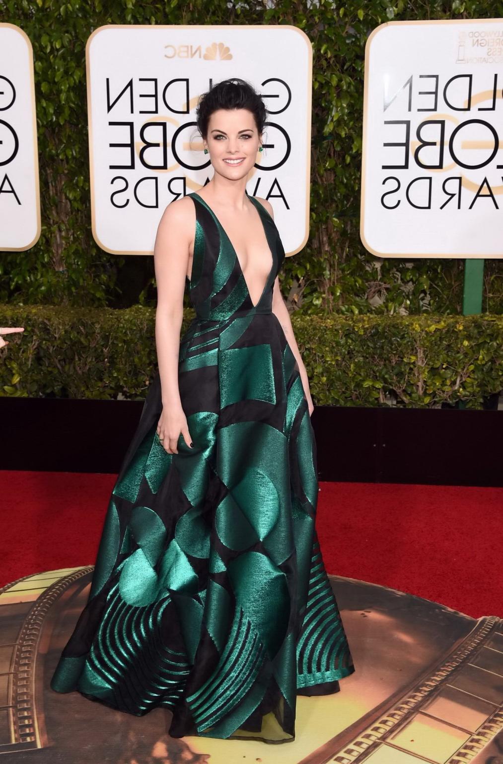 16P Jaimie Alexander braless showing huge cleavage