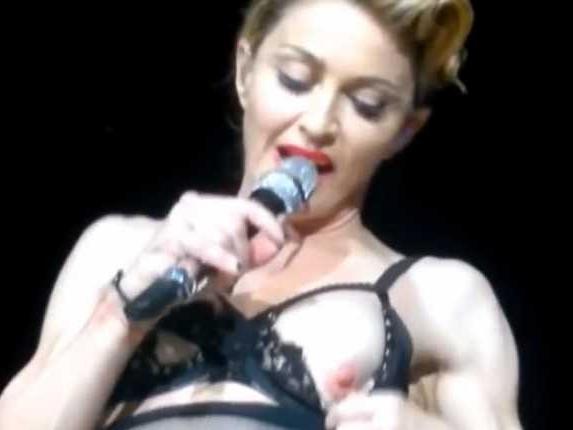 21P Celebs free the nipple
