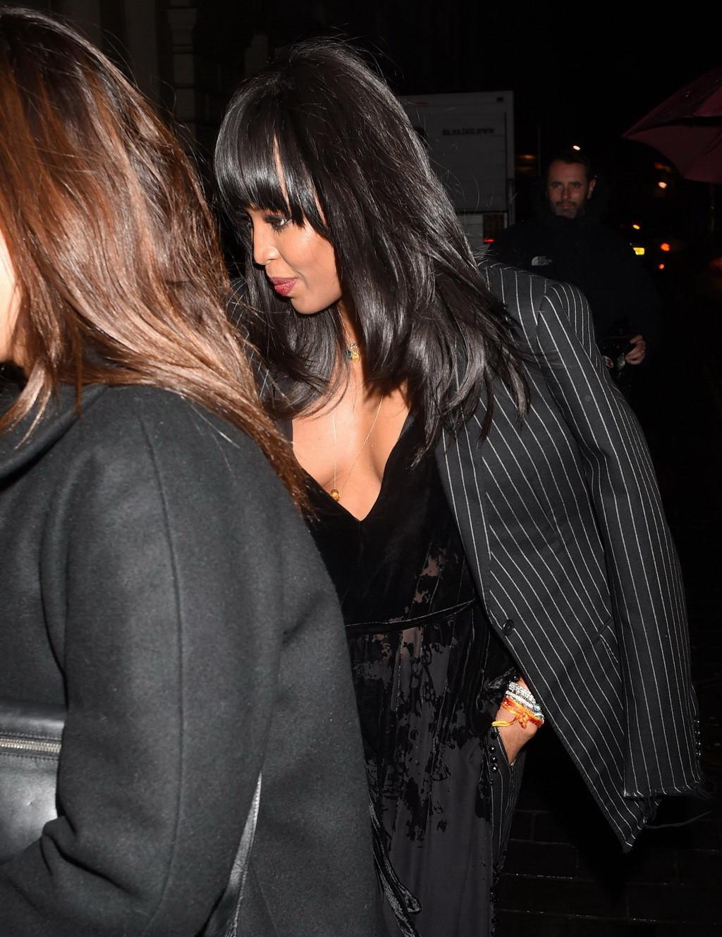 16P Naomi Campbell hot nipple slip in public