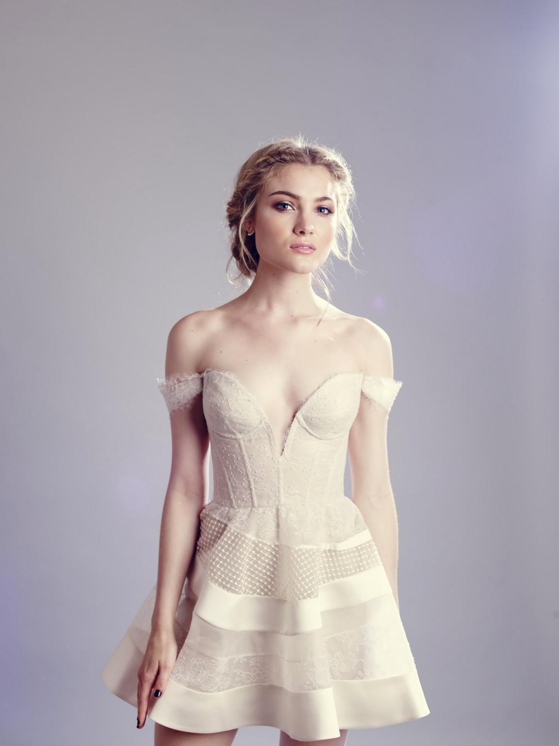 16P Skyler Samuels braless showing big cleavage and legs