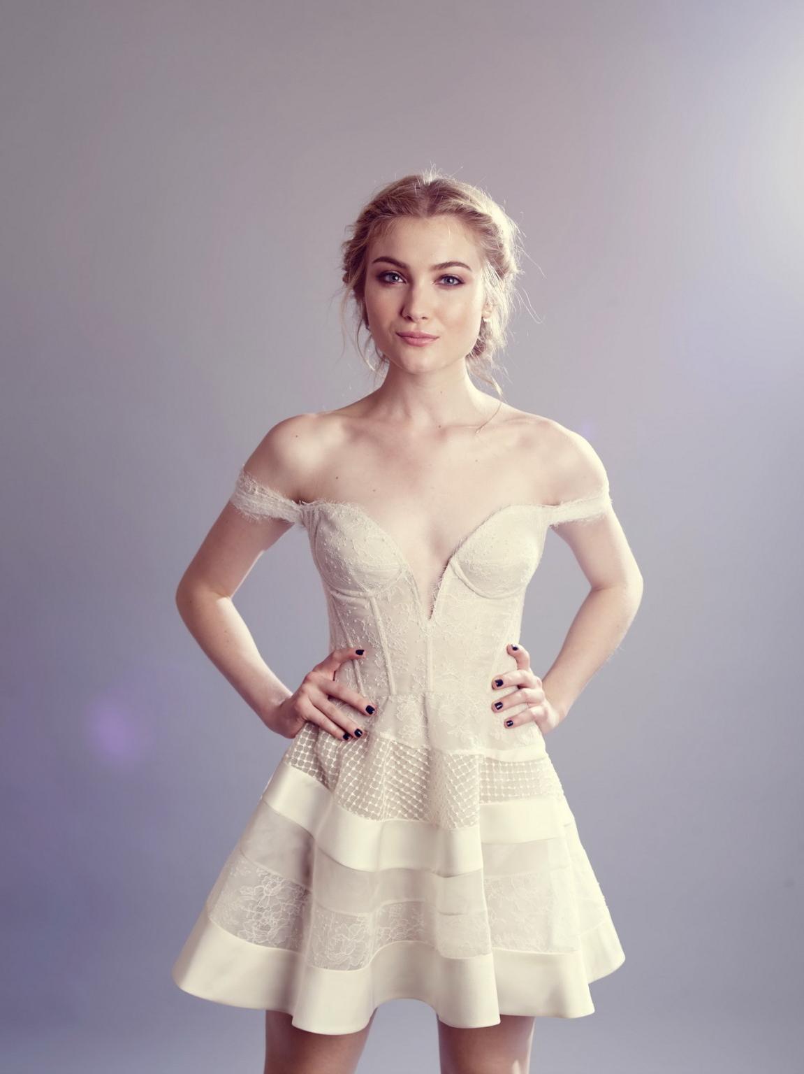 16P Skyler Samuels braless showing big cleavage and legs