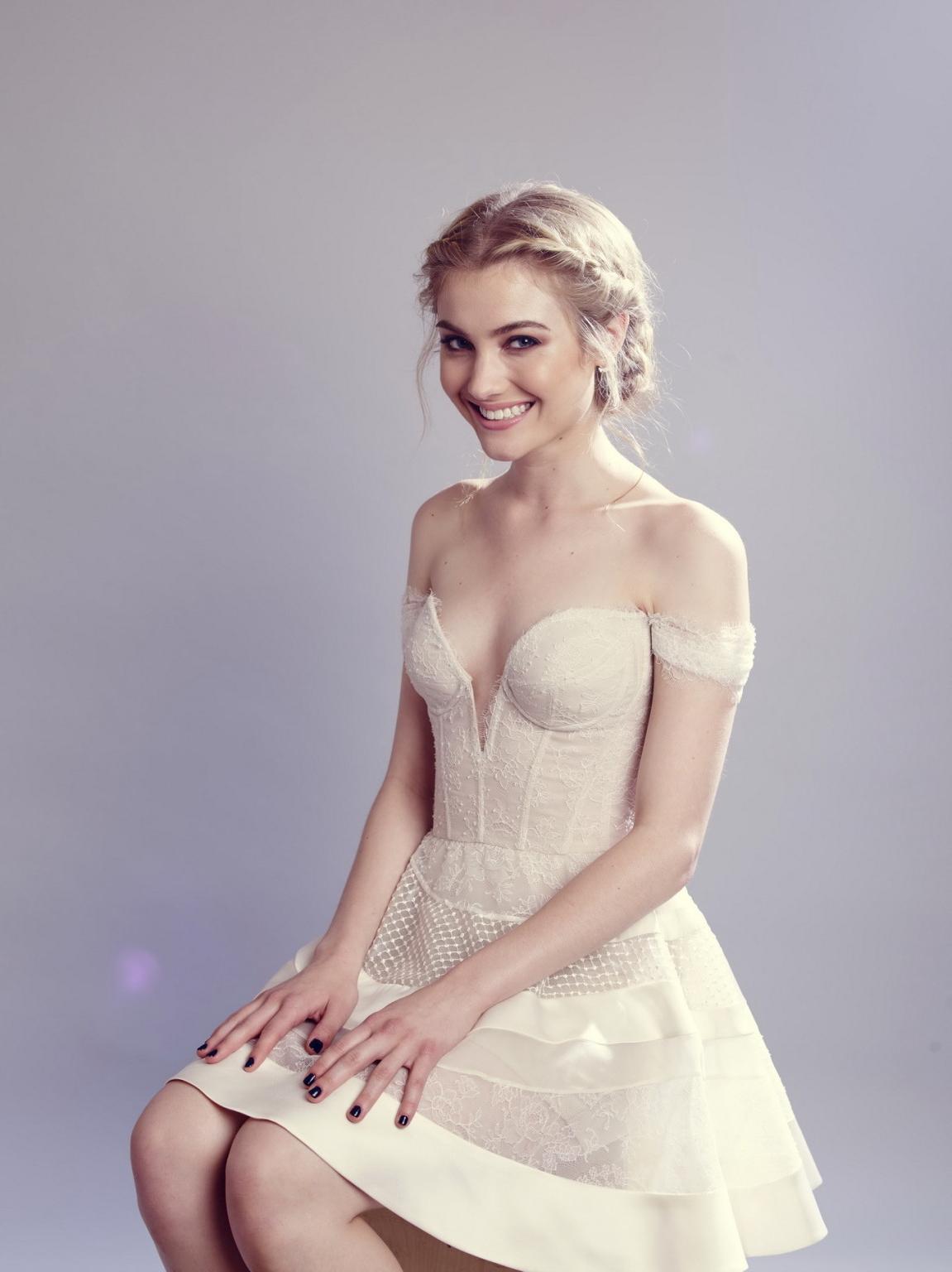 16P Skyler Samuels braless showing big cleavage and legs