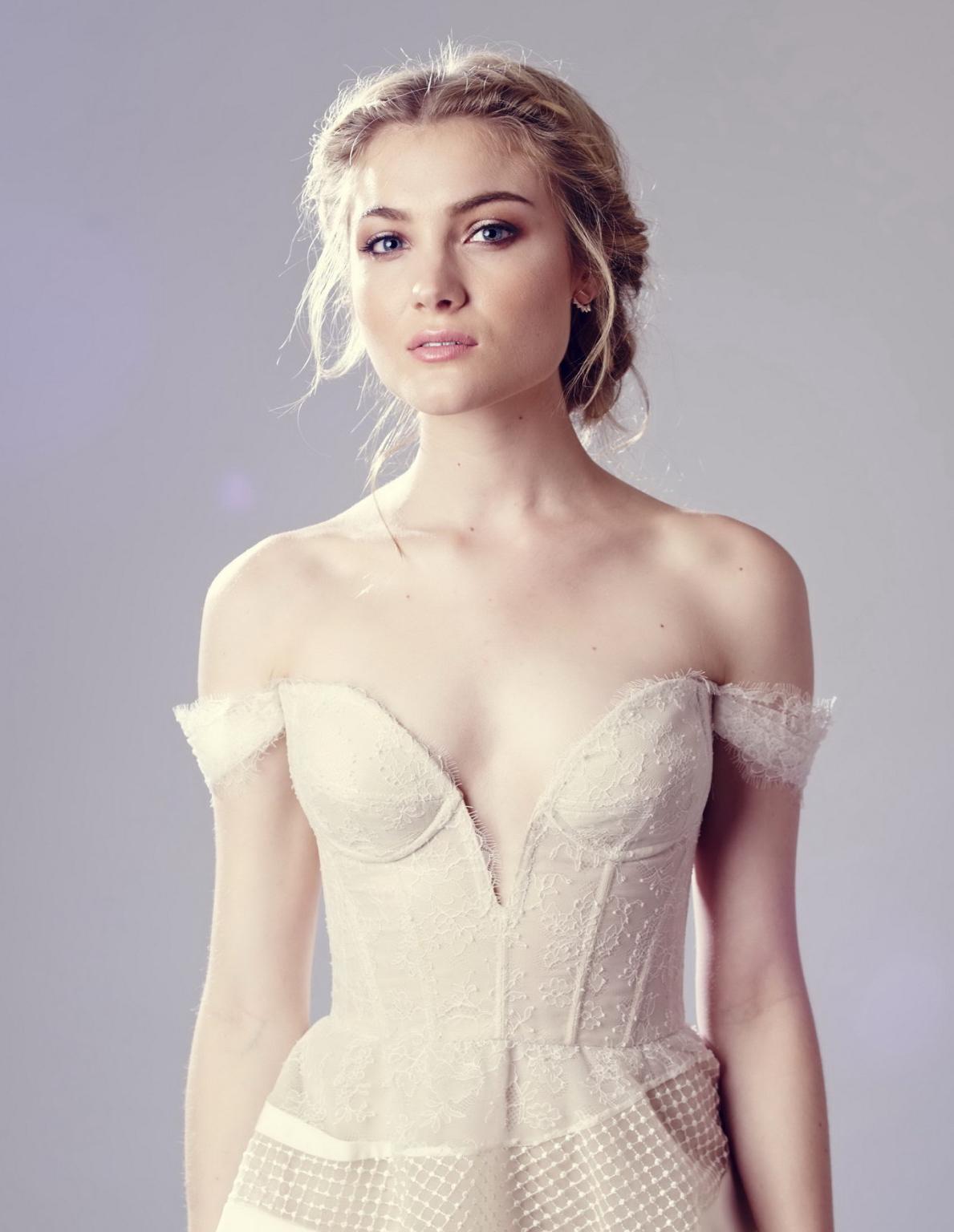 16P Skyler Samuels braless showing big cleavage and legs