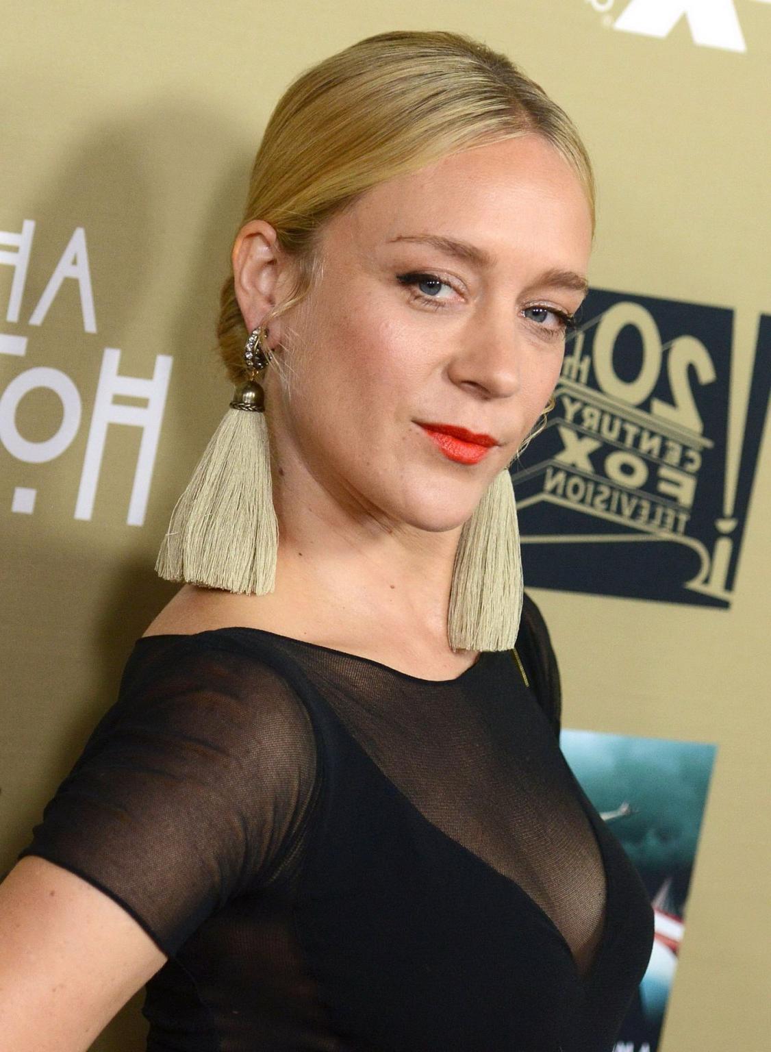 16P Chloe Sevigny busty and leggy showing big cleavage