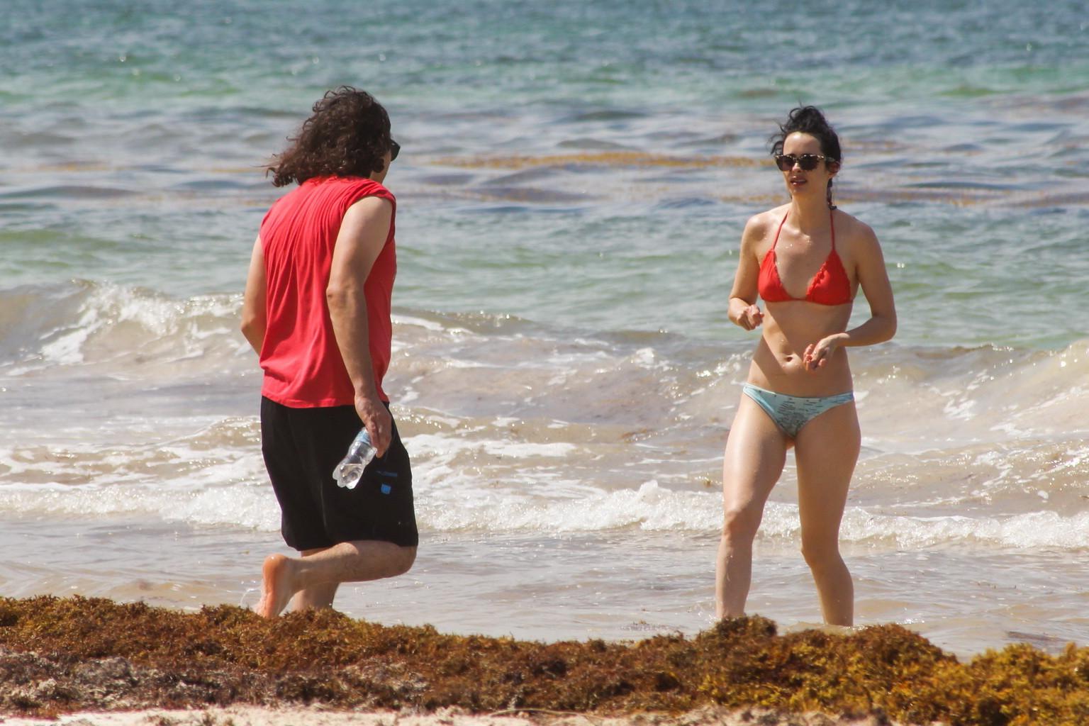16P Krysten Ritter showing nipple pokies and bikini ass