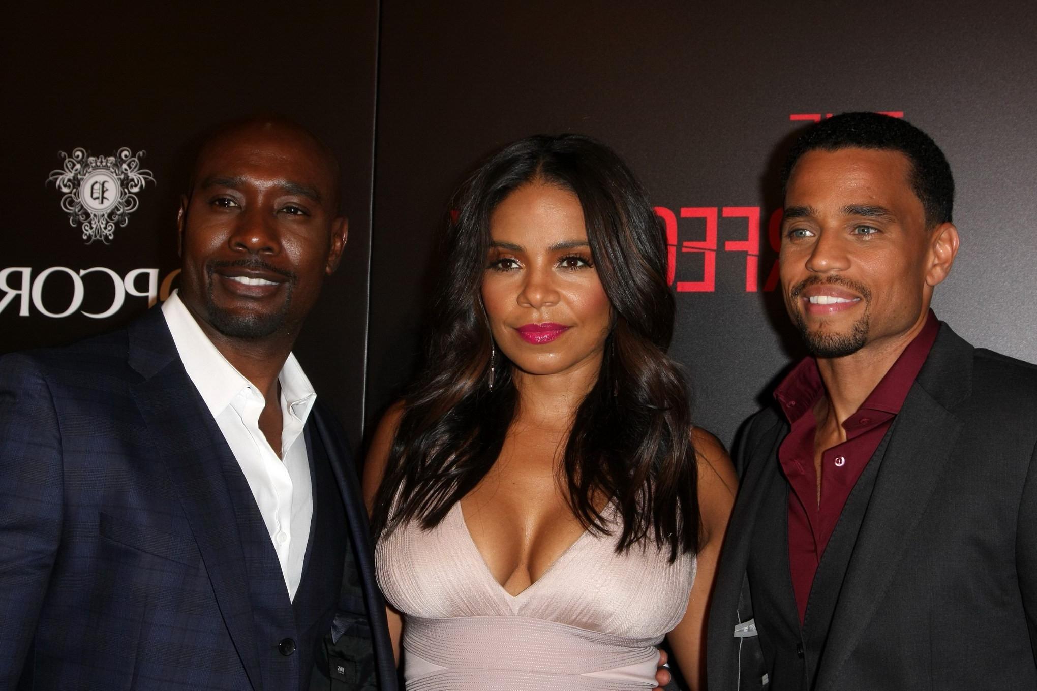 16P Sanaa Lathan showing huge cleavage in LA