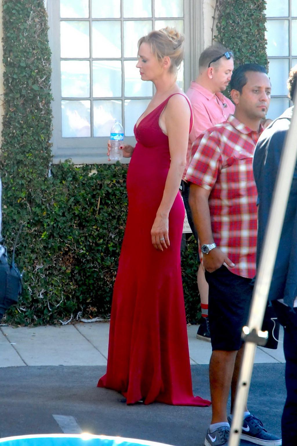 16P Uma Thurman showing huge cleavage on the set