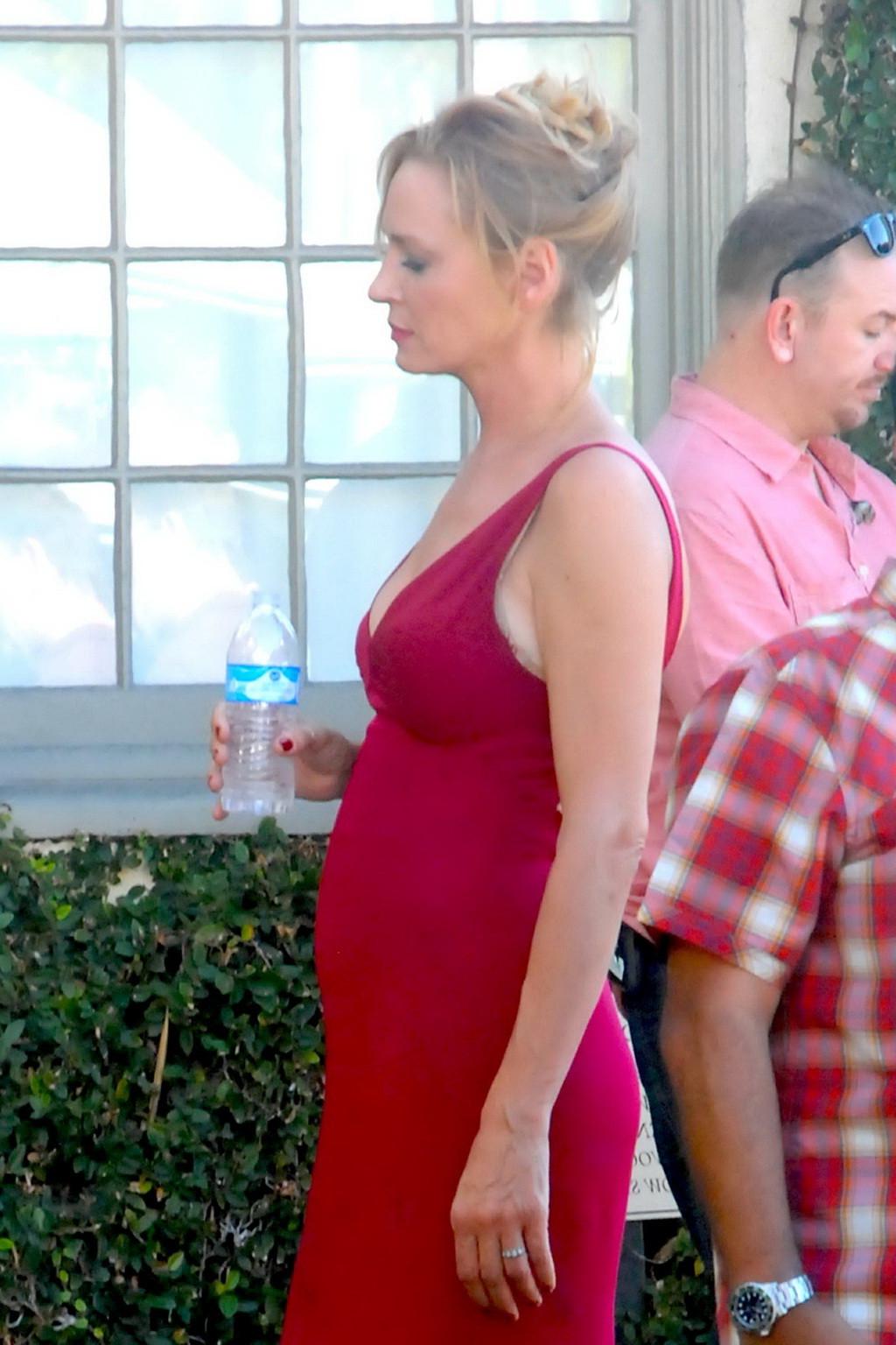 16P Uma Thurman showing huge cleavage on the set