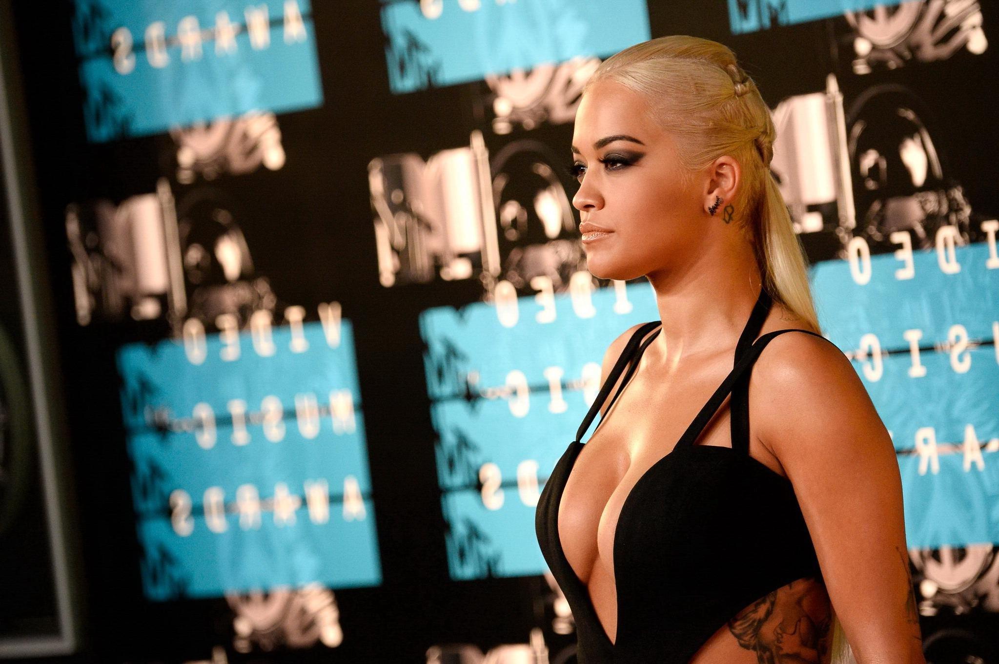 16P Rita Ora showing huge cleavage at the MTV VMA