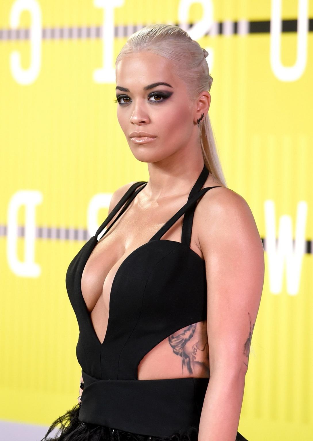 16P Rita Ora showing huge cleavage at the MTV VMA