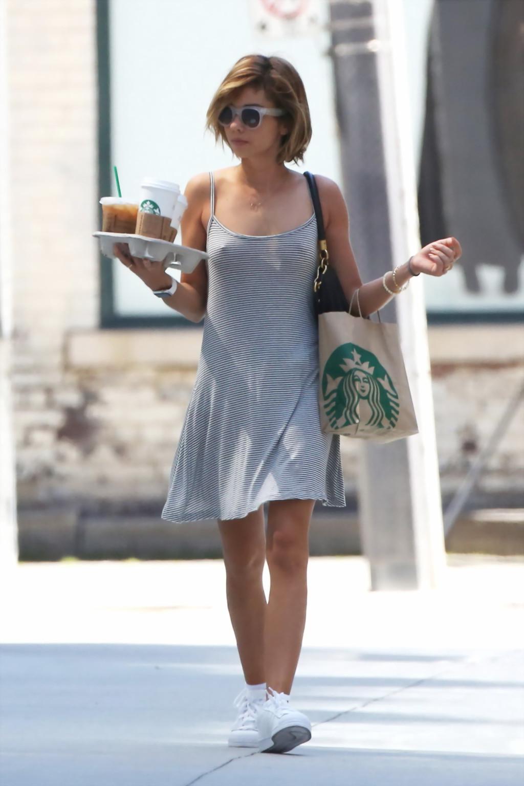 14P Sarah Hyland braless showing nipple pokies outdoor
