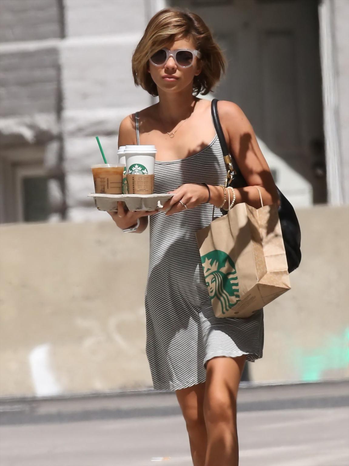 14P Sarah Hyland braless showing nipple pokies outdoor