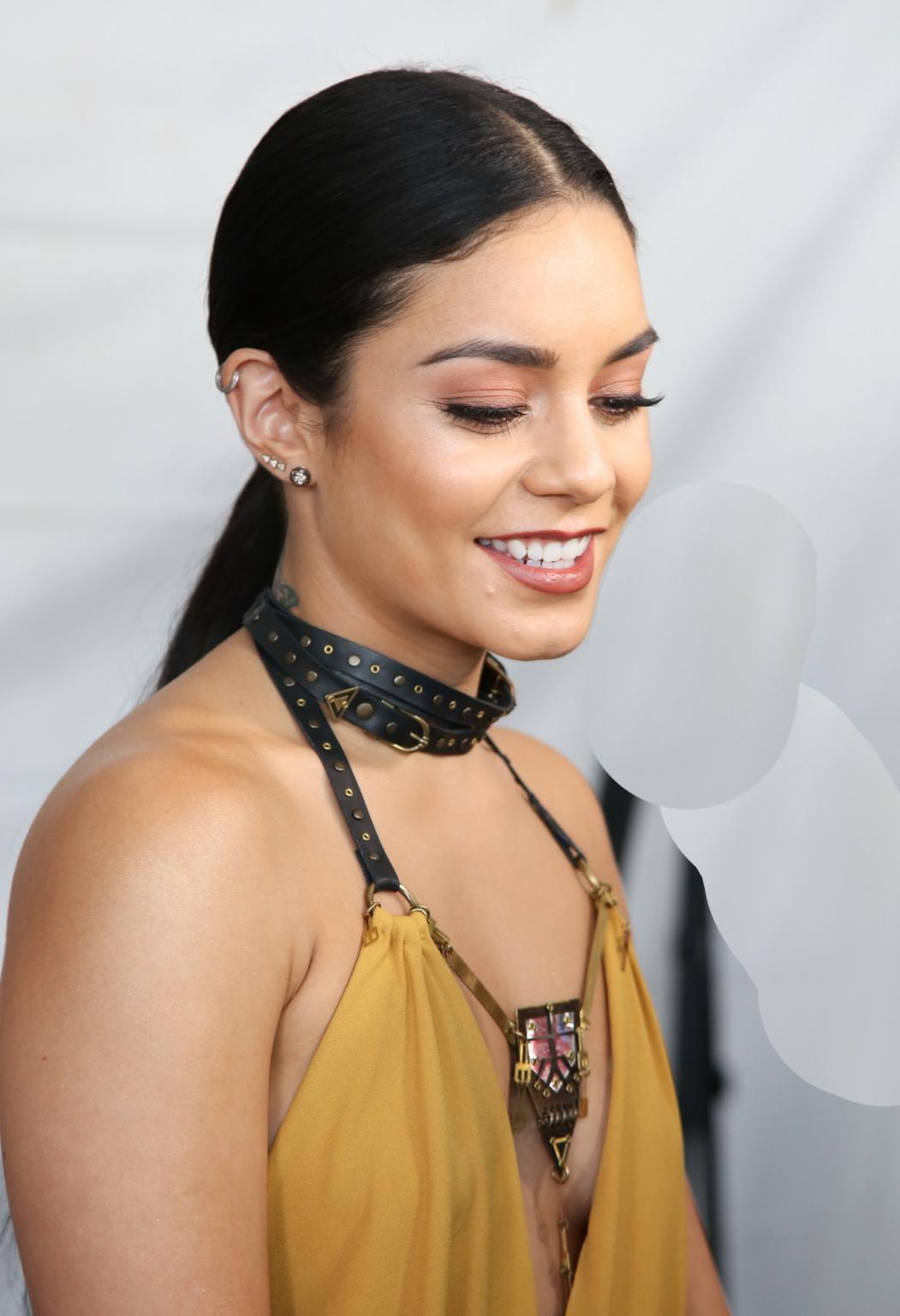 16P Vanessa Hudgens braless showing huge cleavage and legs