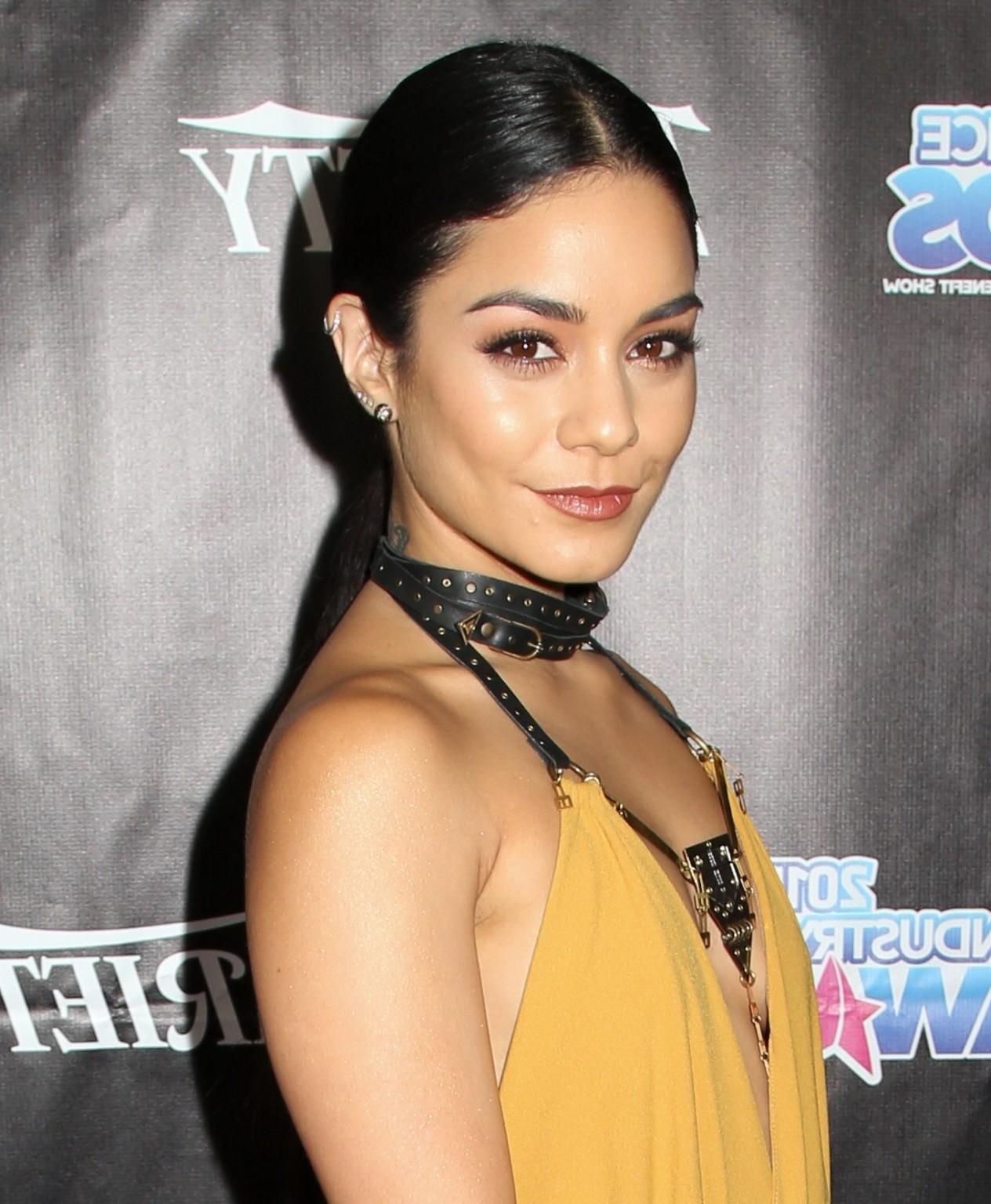 16P Vanessa Hudgens braless showing huge cleavage and legs