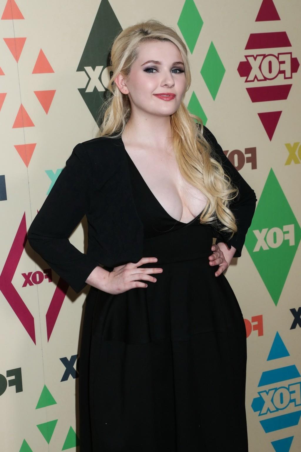 16P Abigail Breslin busty showing huge cleavage and boobs