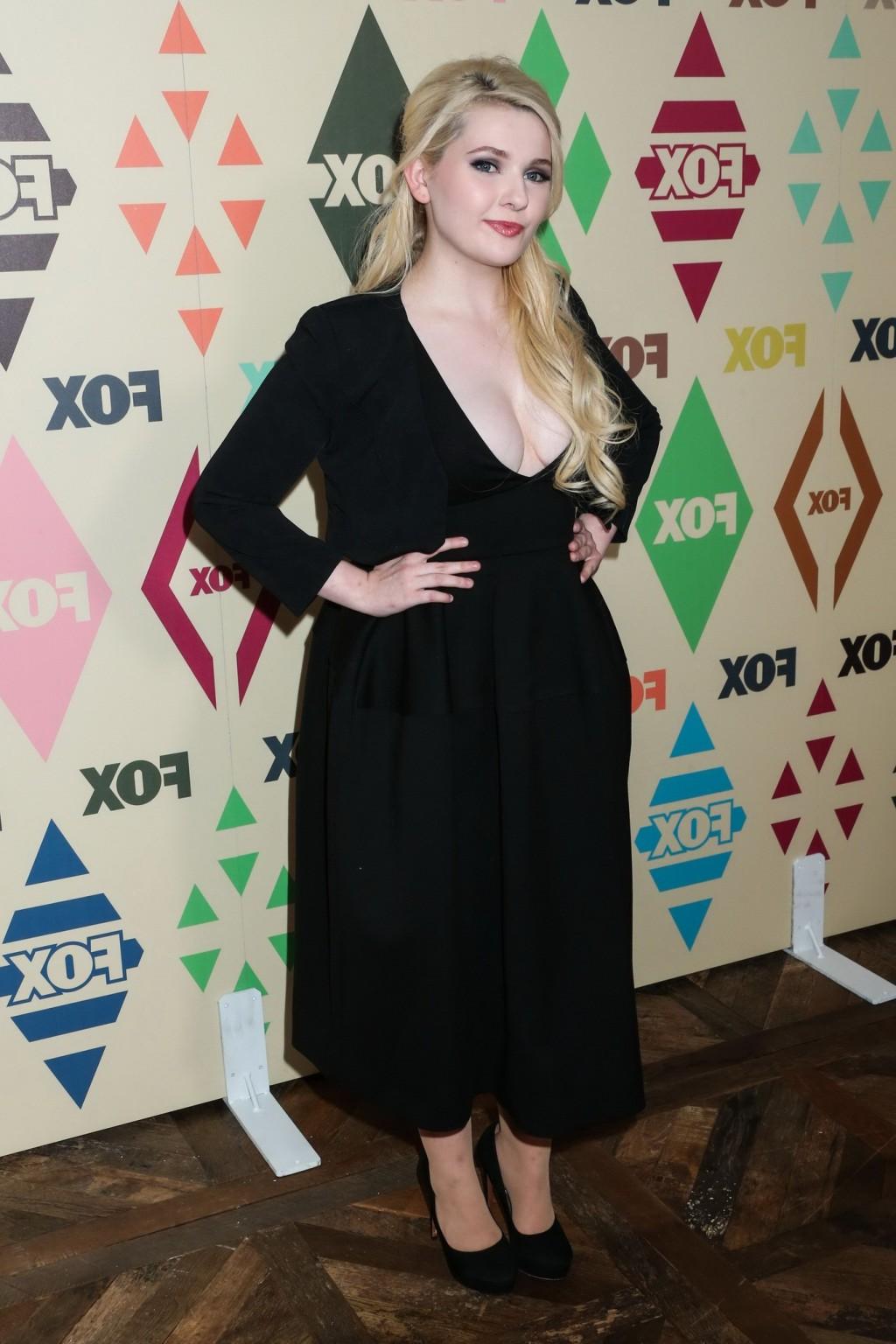 16P Abigail Breslin busty showing huge cleavage and boobs