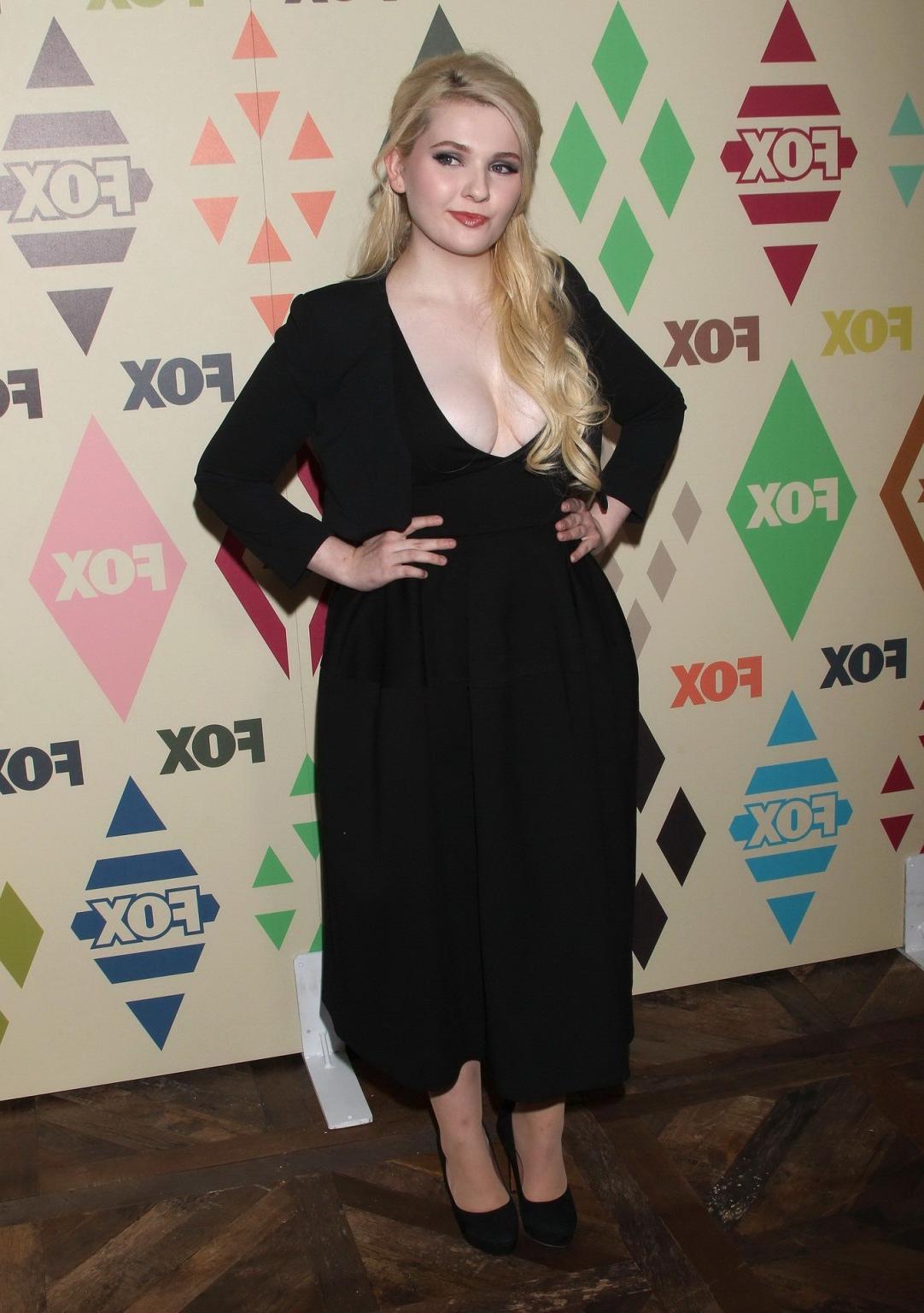 16P Abigail Breslin busty showing huge cleavage and boobs