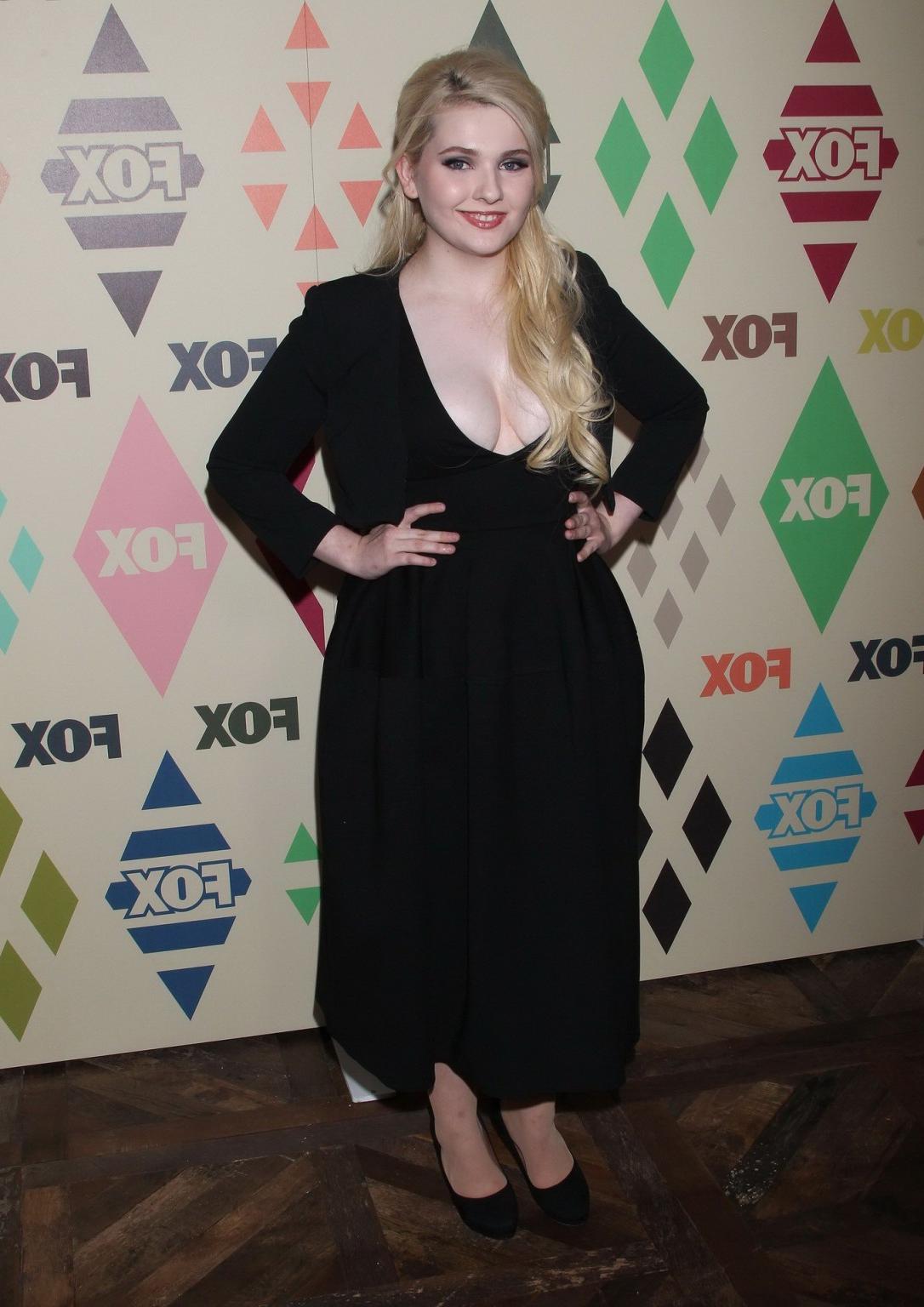 16P Abigail Breslin busty showing huge cleavage and boobs