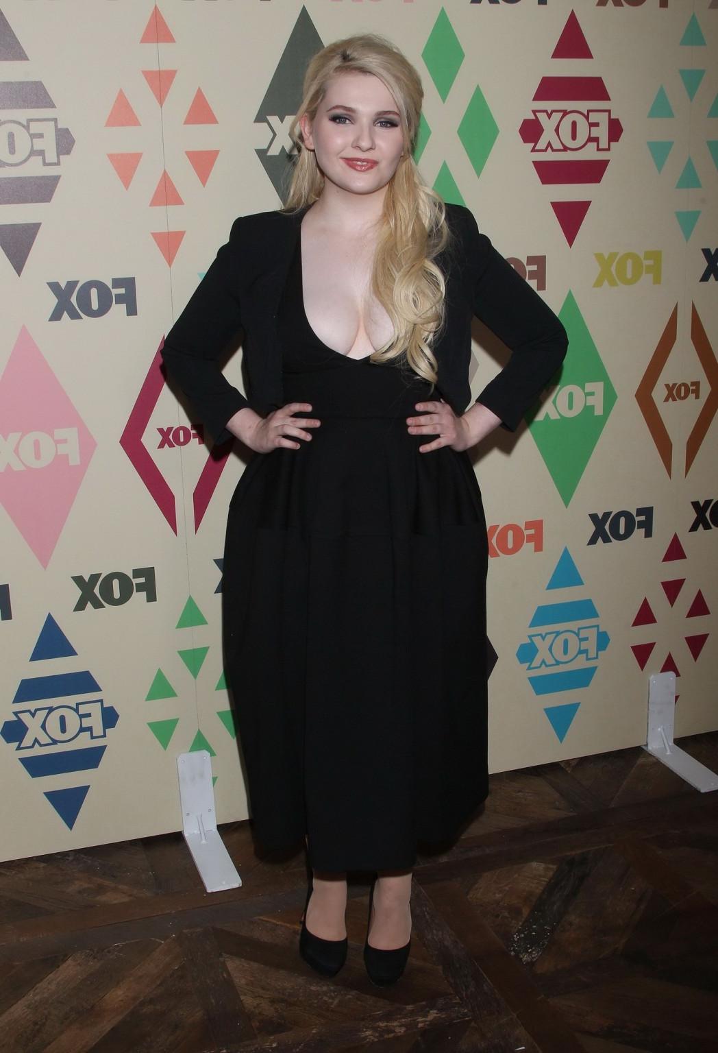 16P Abigail Breslin busty showing huge cleavage and boobs