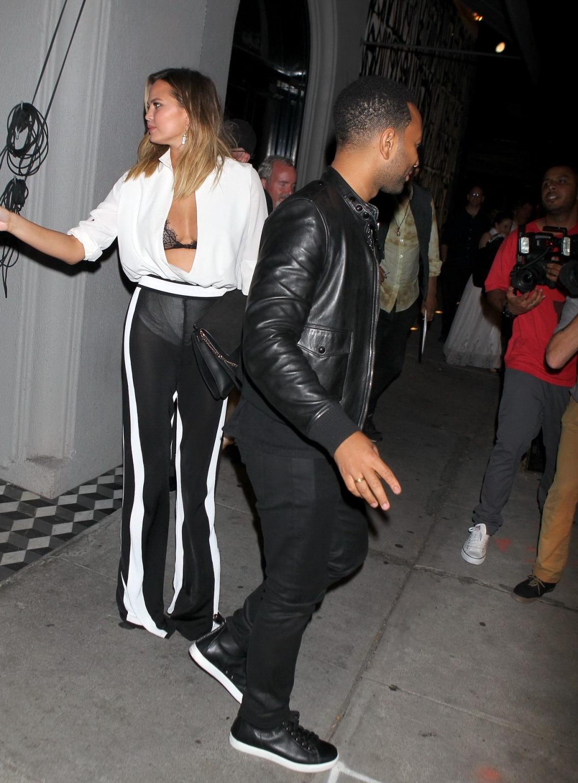 16P Busty Chrissy Teigen bra peek outside Craigs Restaurant