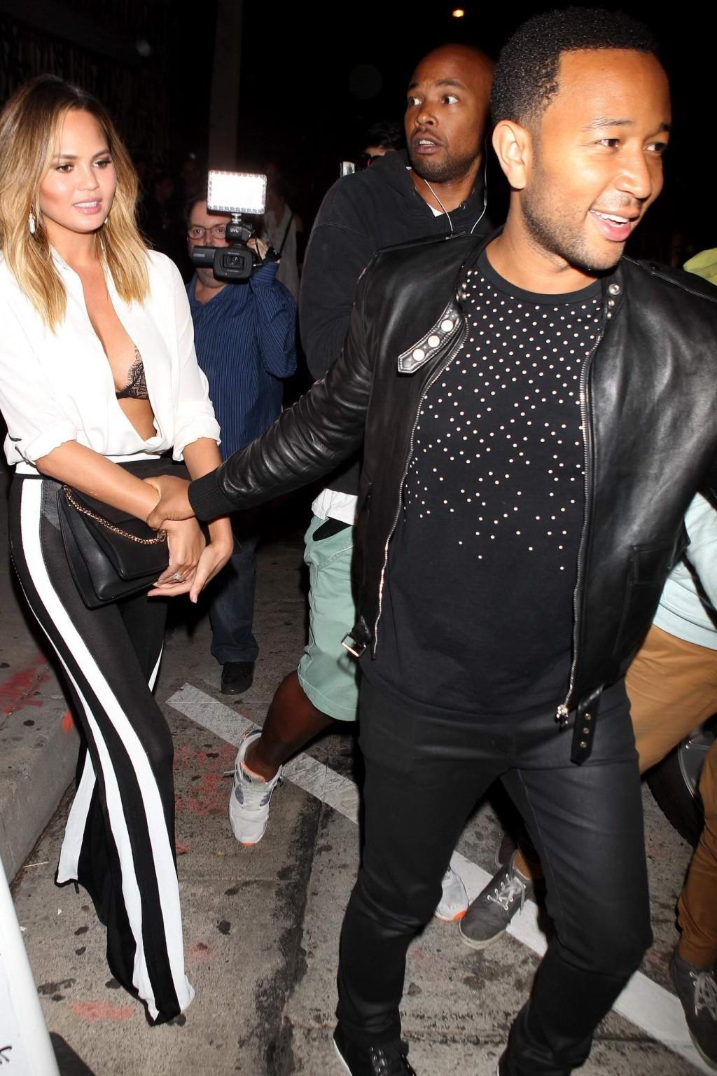 16P Busty Chrissy Teigen bra peek outside Craigs Restaurant