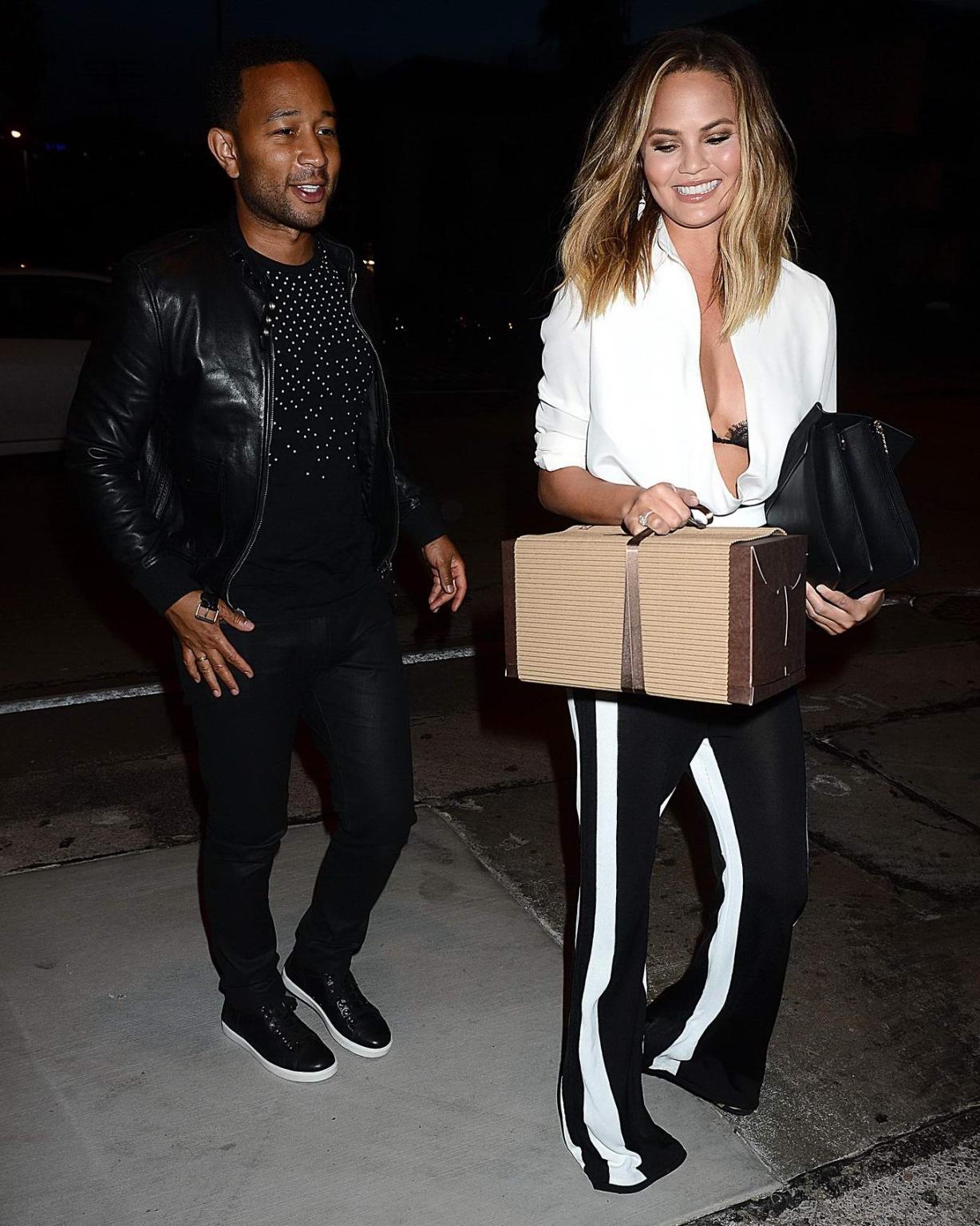 16P Busty Chrissy Teigen bra peek outside Craigs Restaurant