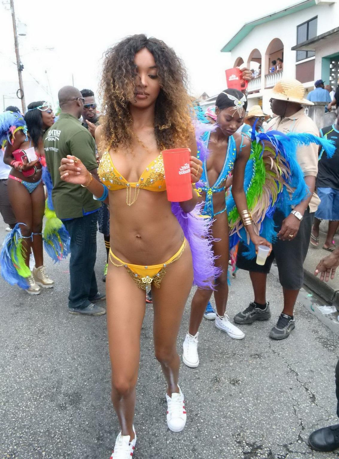 16P Jourdan Dunn wearing tiny yellow bikini in public