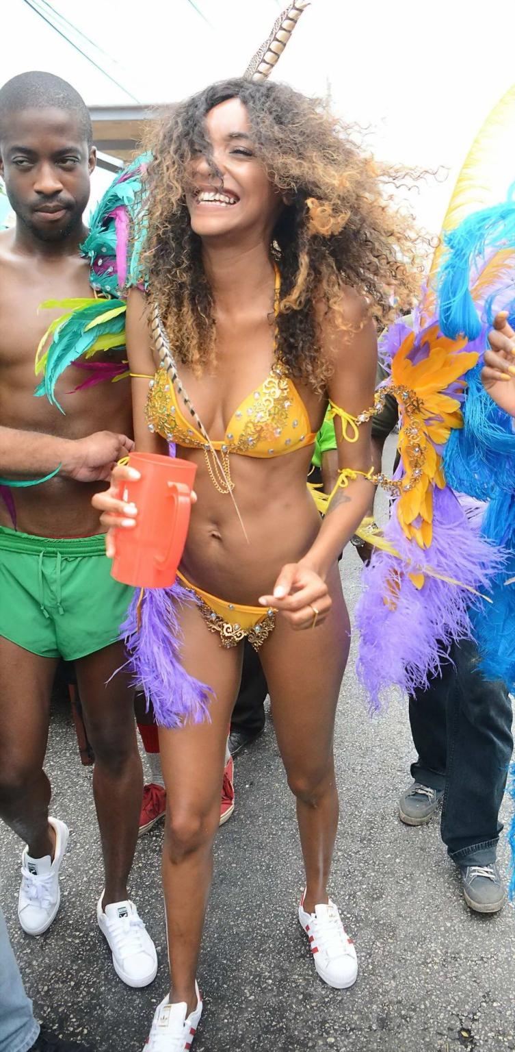 16P Jourdan Dunn wearing tiny yellow bikini in public