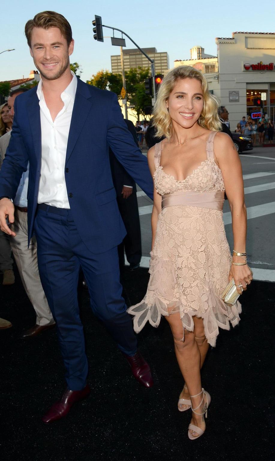 16P Elsa Pataky showing huge cleavage at the Vacation premiere