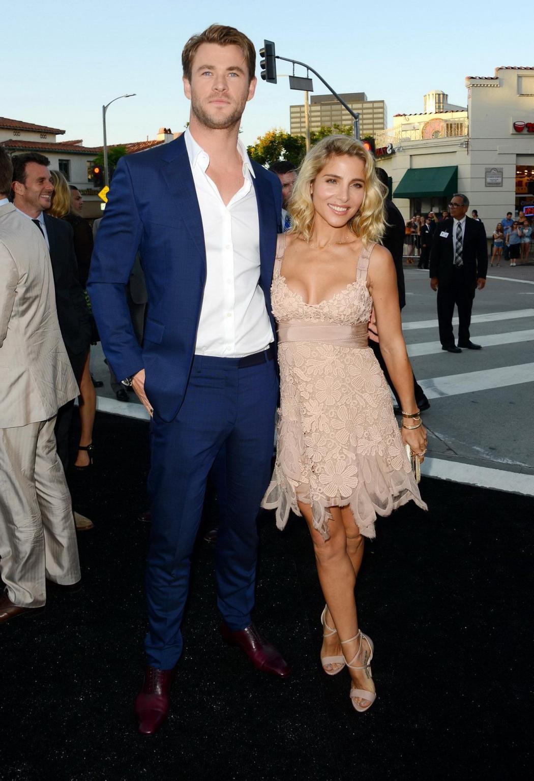 16P Elsa Pataky showing huge cleavage at the Vacation premiere