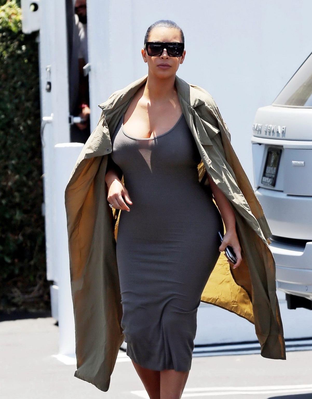 16P Kim Kardashian busty showing pokies and huge cleavage
