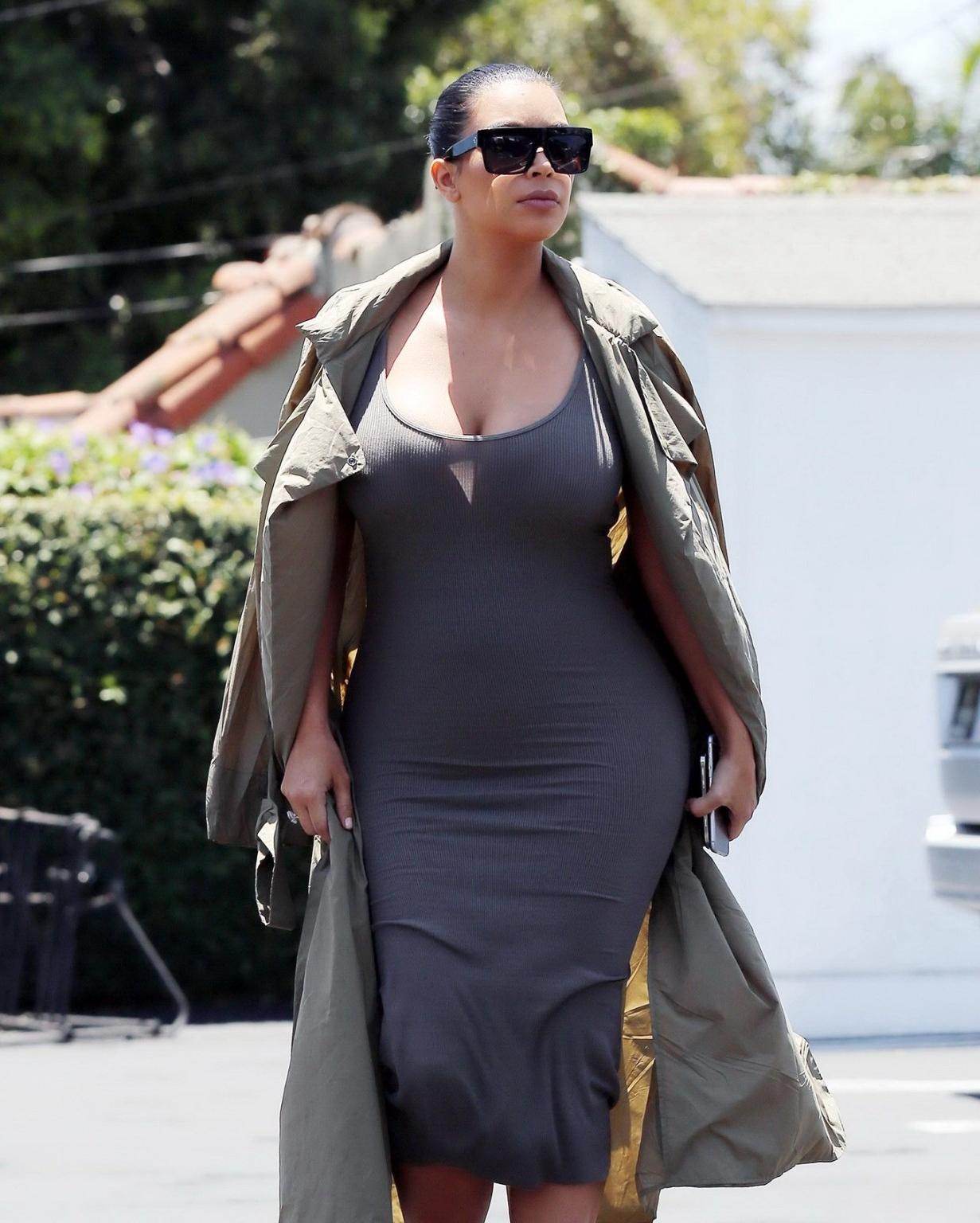 16P Kim Kardashian busty showing pokies and huge cleavage