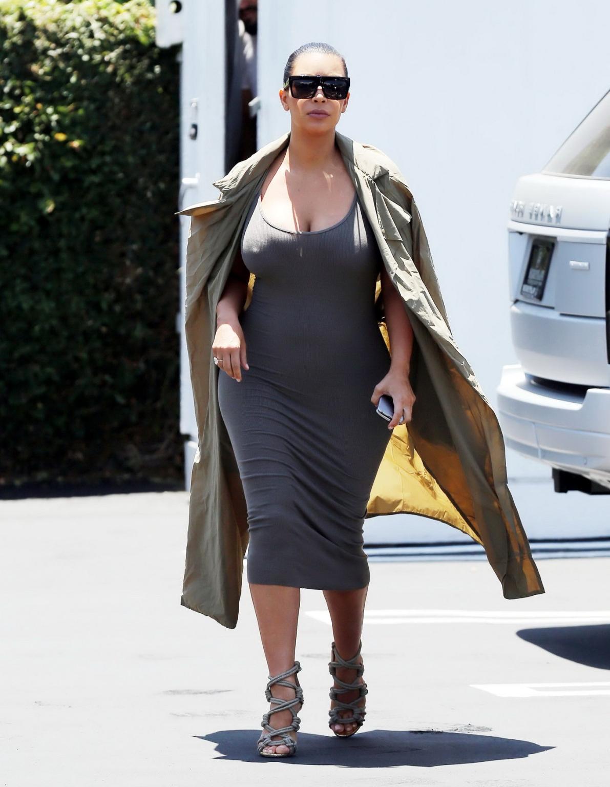 16P Kim Kardashian busty showing pokies and huge cleavage
