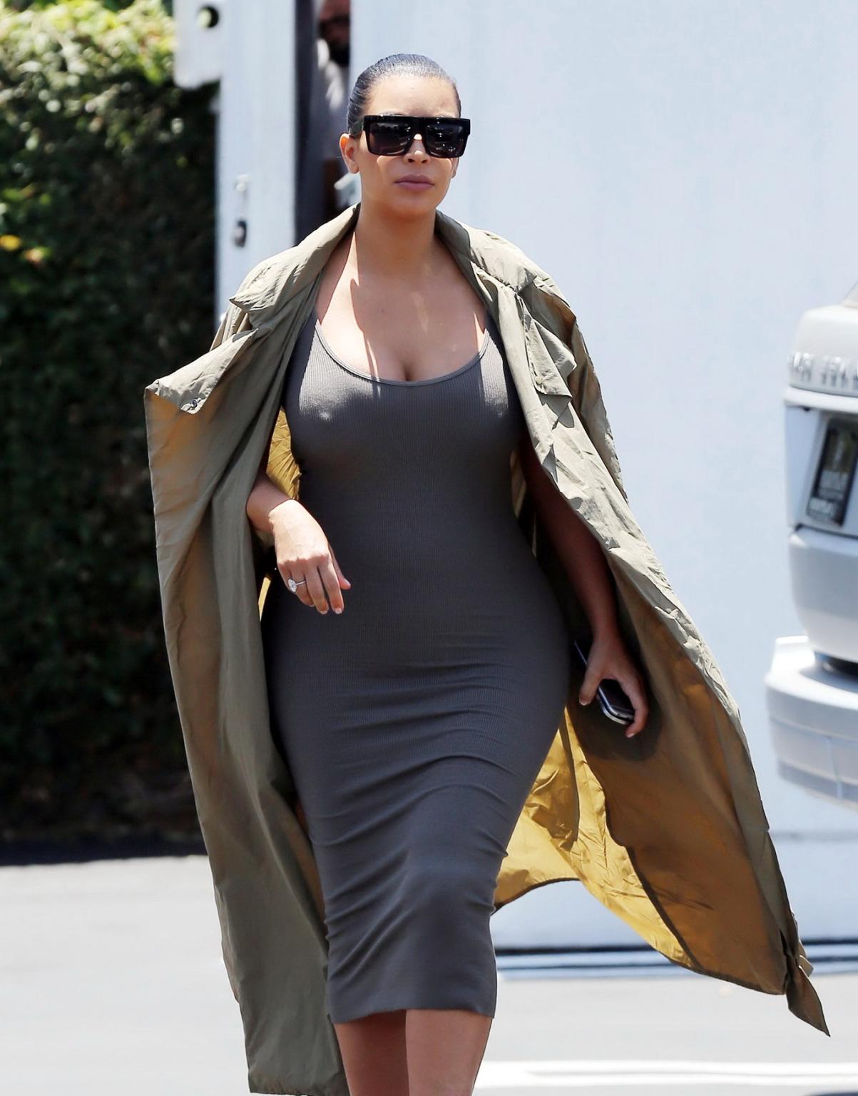16P Kim Kardashian busty showing pokies and huge cleavage