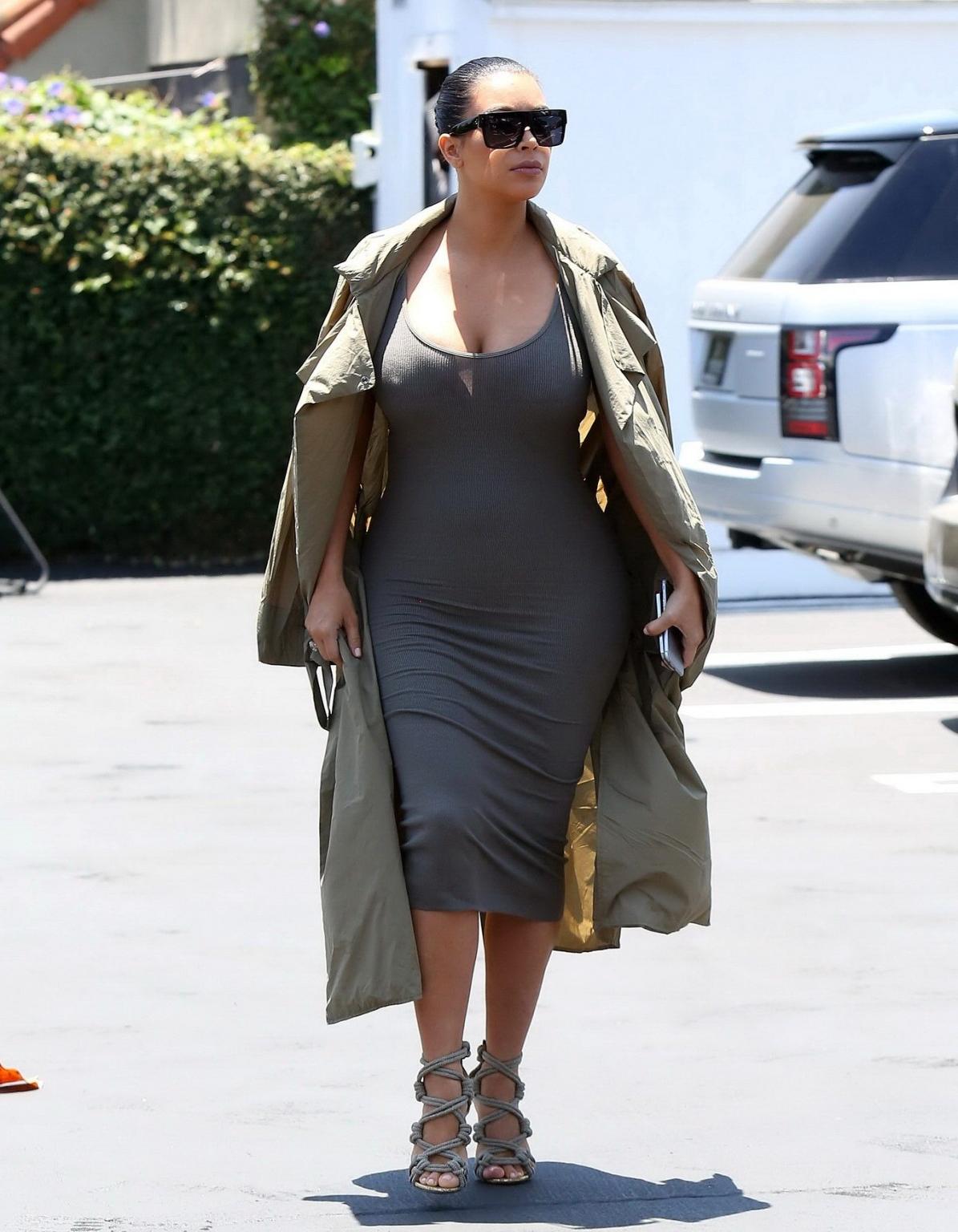 16P Kim Kardashian busty showing pokies and huge cleavage