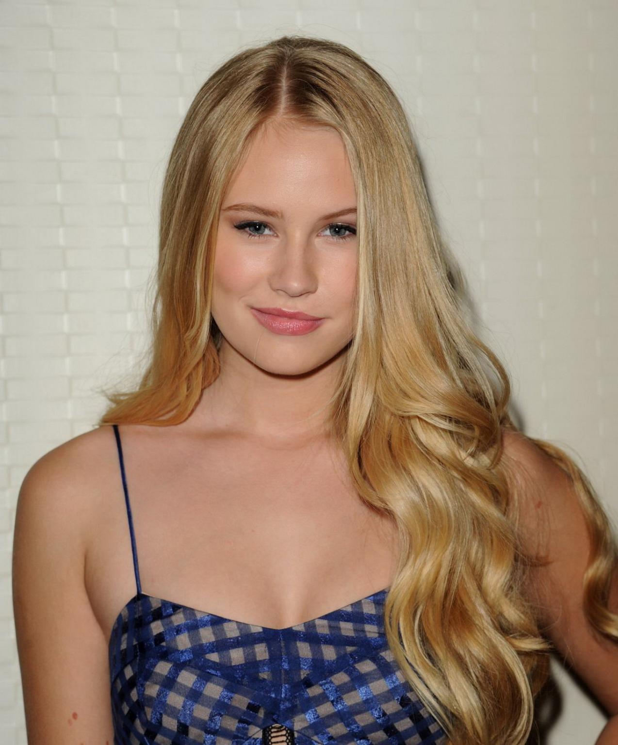 16P Danika Yarosh busty and leggy showing big cleavage