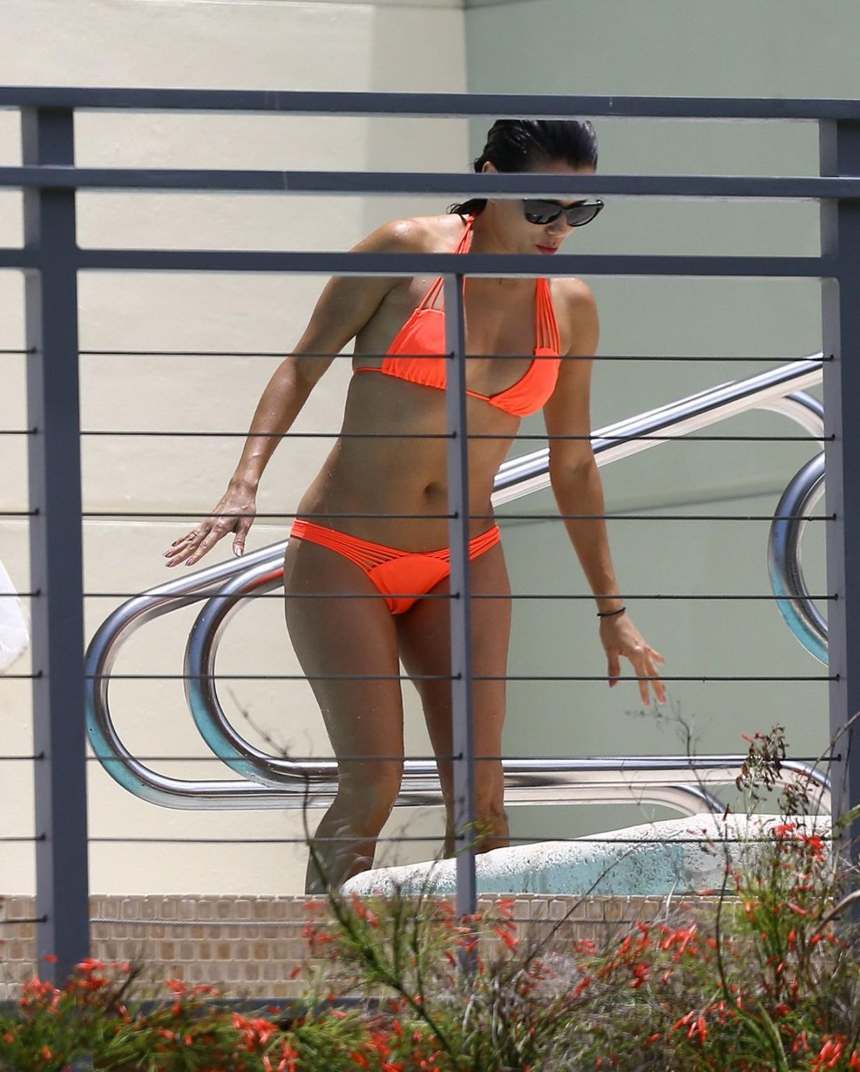 16P Eva Longoria shows nipple pokies in orange bikini poolside