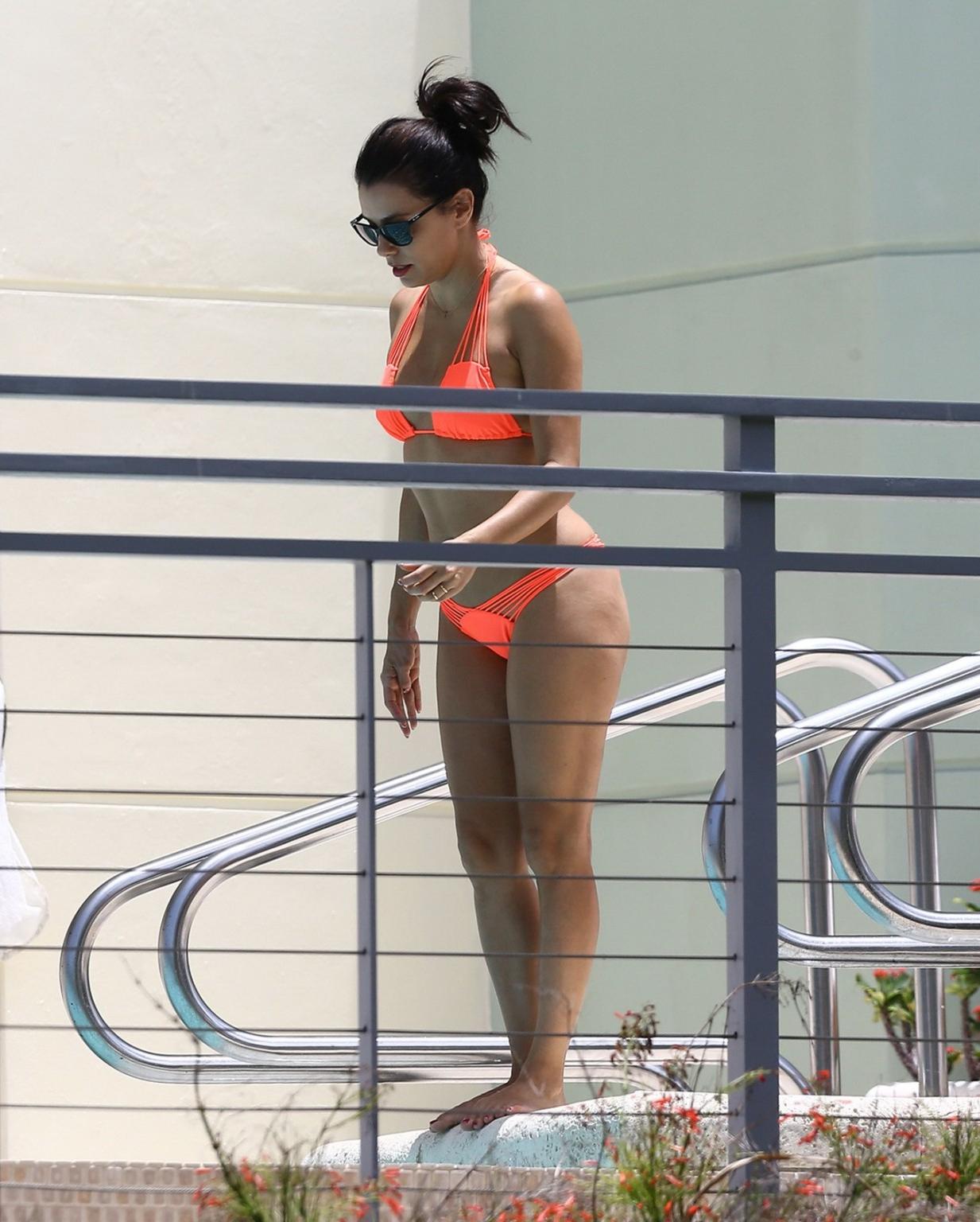 16P Eva Longoria shows nipple pokies in orange bikini poolside