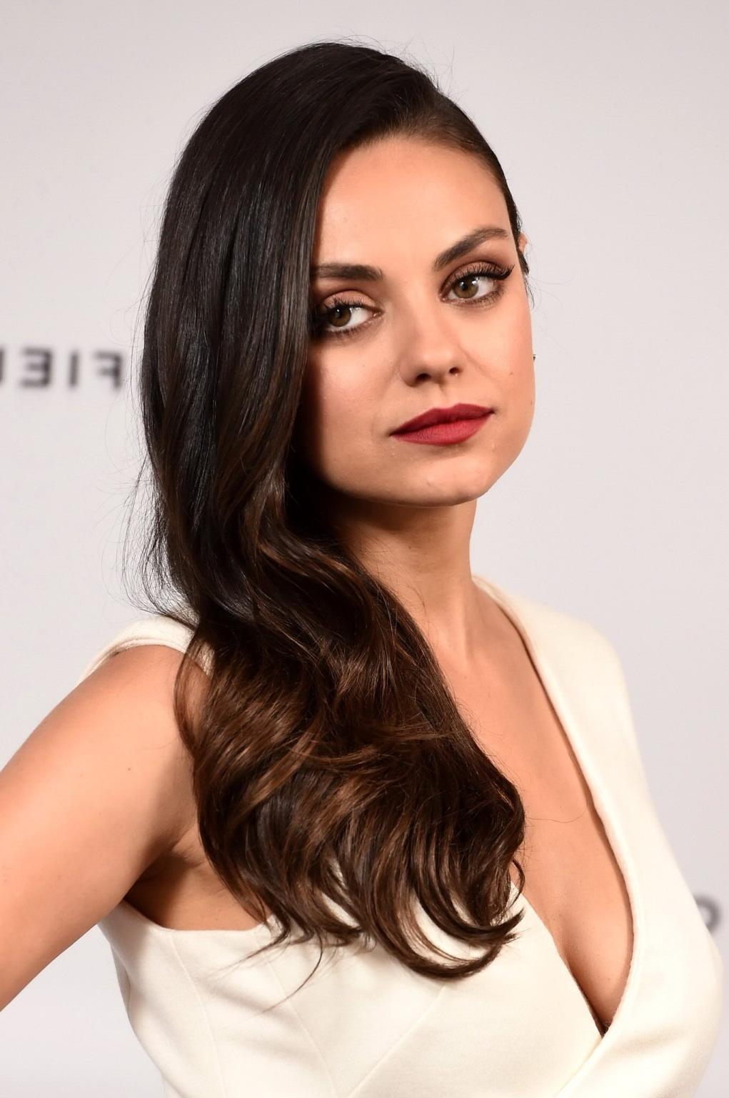 16P Mila Kunis showing cleavage at the Gemfields photocall in London