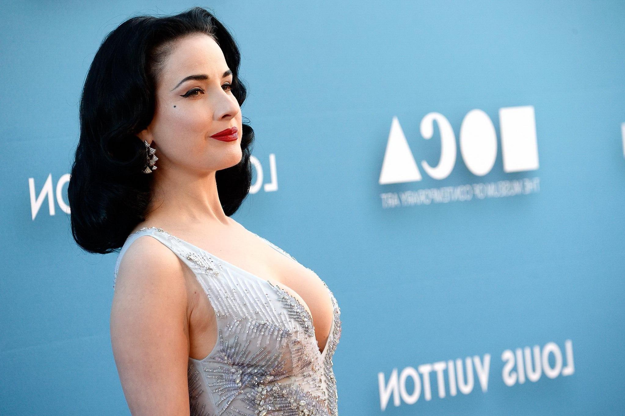 16P Dita Von Teese showing huge cleavage at the MOCA Gala 2015 in LA