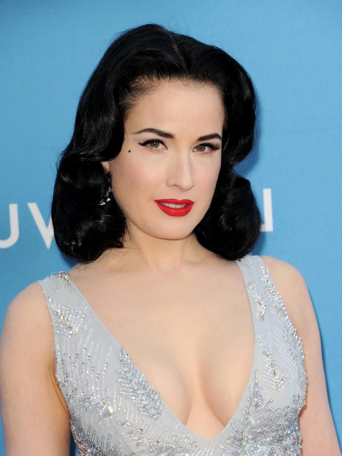 16P Dita Von Teese showing huge cleavage at the MOCA Gala 2015 in LA