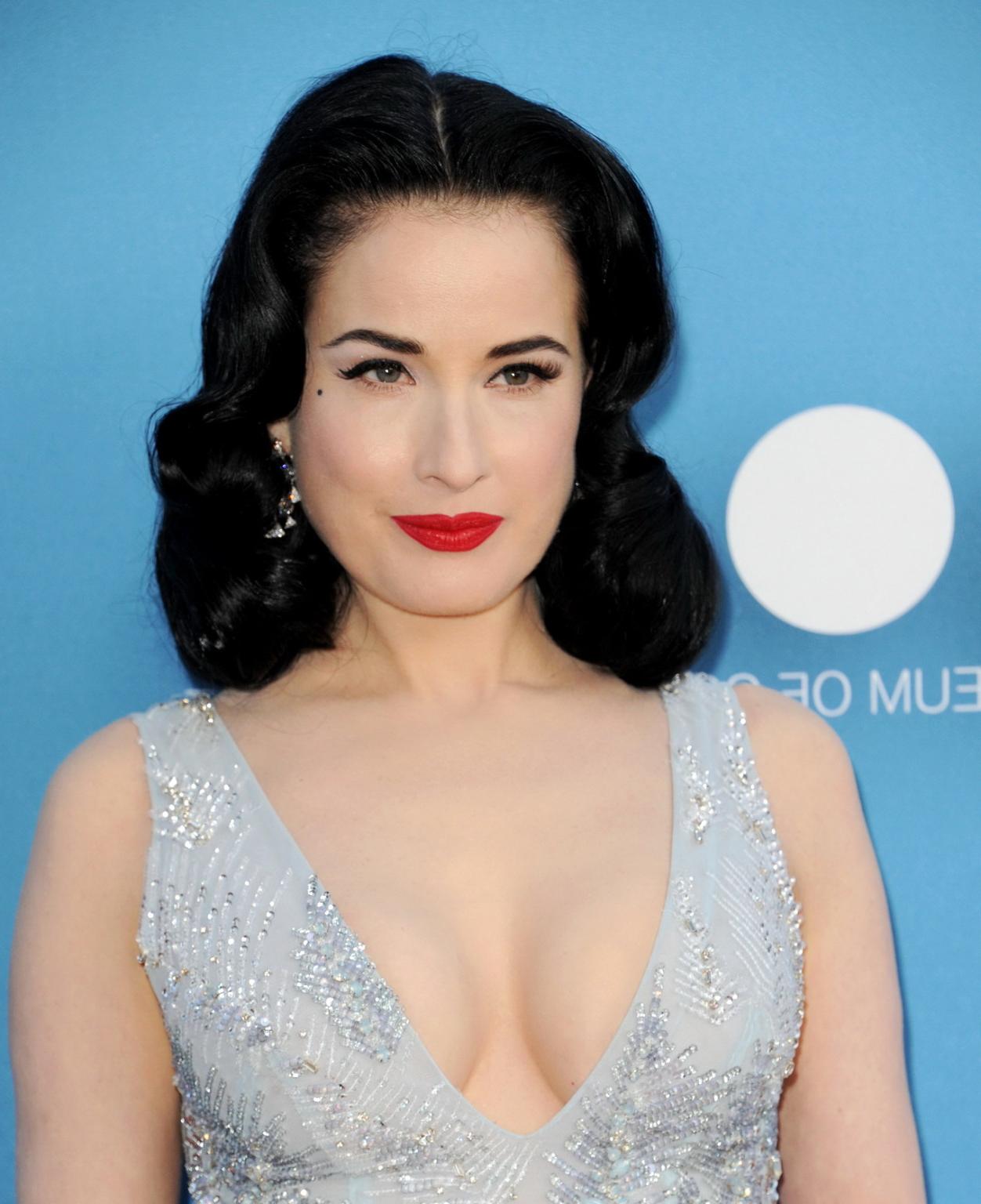 16P Dita Von Teese showing huge cleavage at the MOCA Gala 2015 in LA