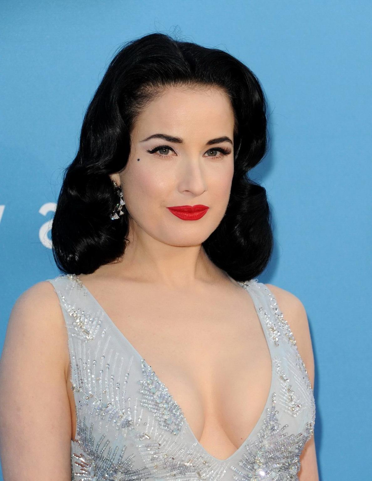 16P Dita Von Teese showing huge cleavage at the MOCA Gala 2015 in LA