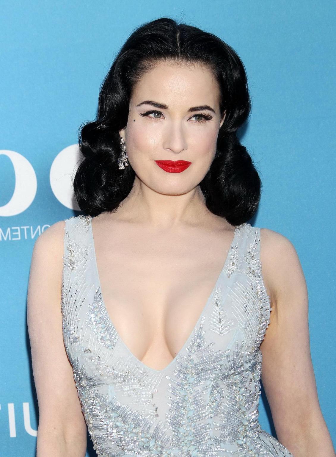 16P Dita Von Teese showing huge cleavage at the MOCA Gala 2015 in LA