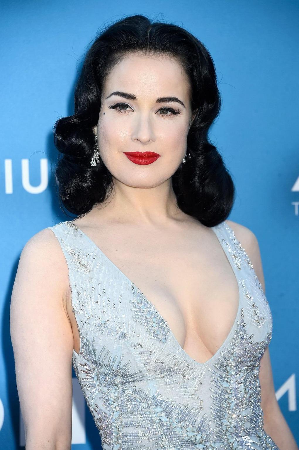 16P Dita Von Teese showing huge cleavage at the MOCA Gala 2015 in LA