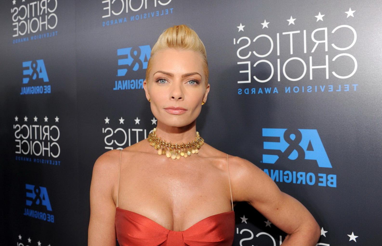 16P Jaime Pressly showing huge cleavage at the 5th Annual Critics Choice Television 