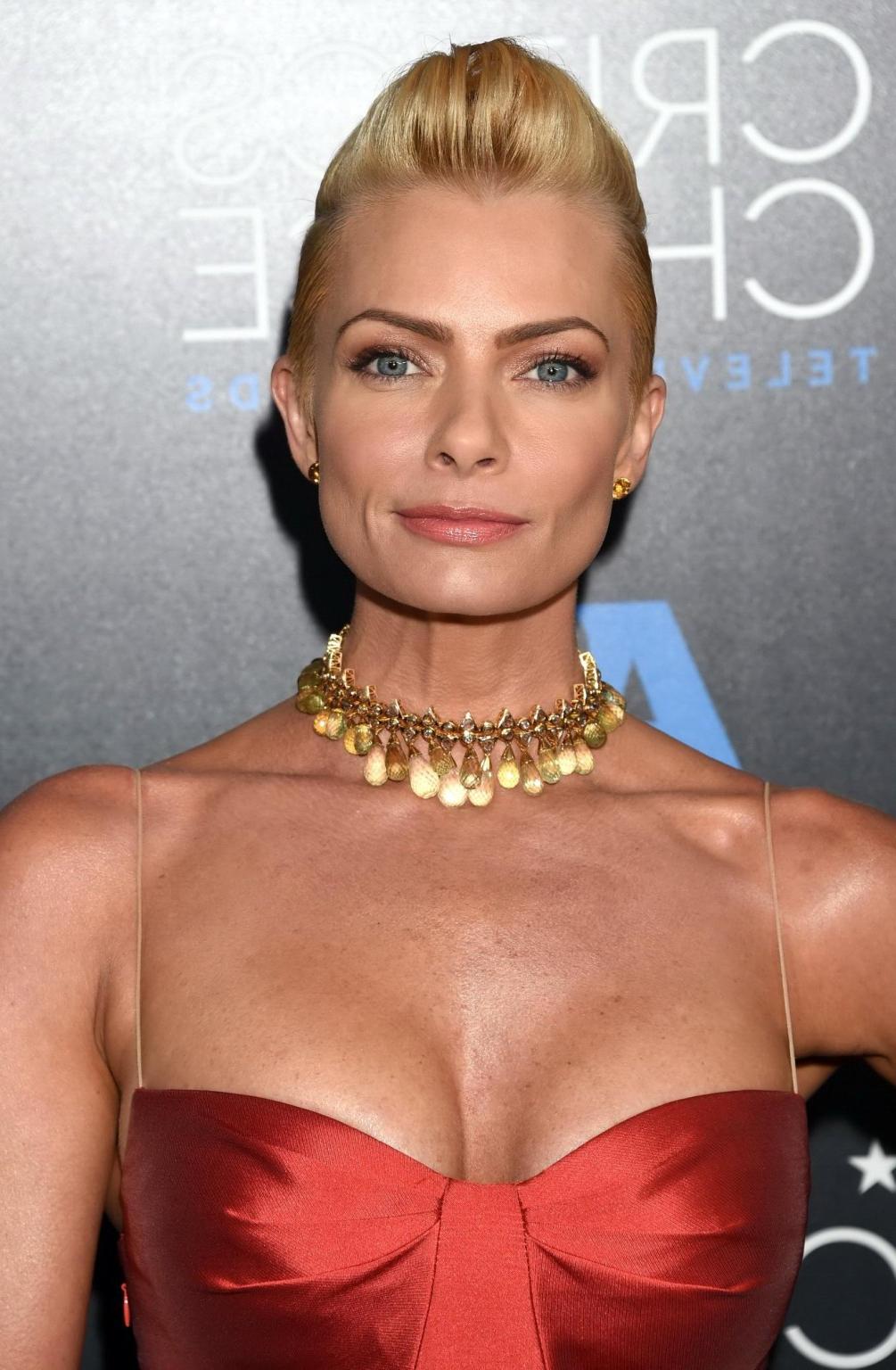 16P Jaime Pressly showing huge cleavage at the 5th Annual Critics Choice Television 